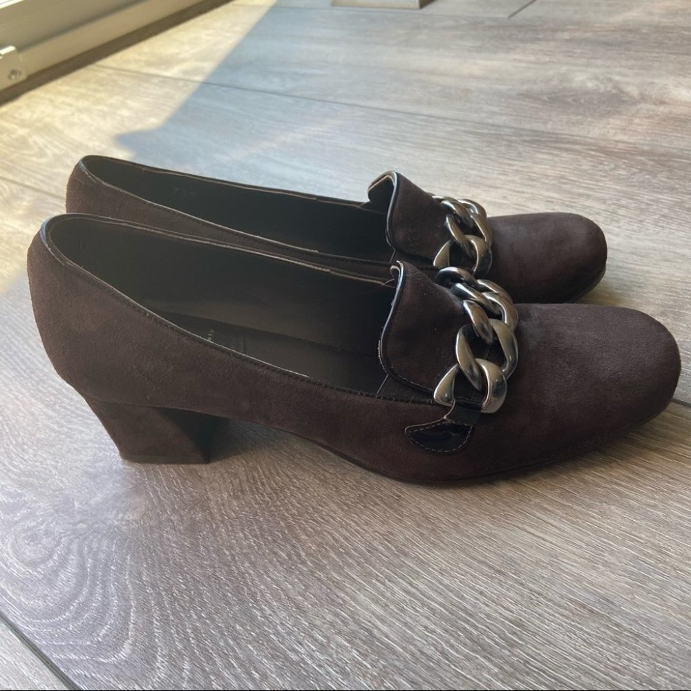 AMALFI  BY RANGONI Serge Chain Suede Loafer Pump - Picture 3 of 11